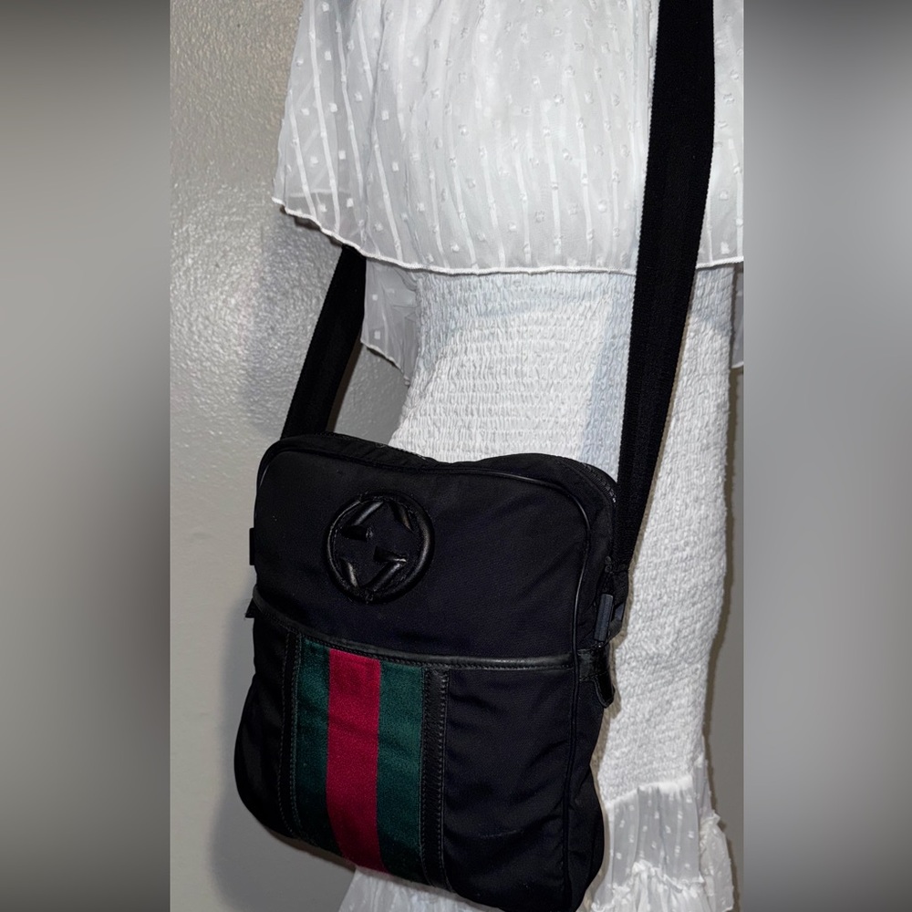 **Authentic**Gucci Black Crossbody Bag with Adjustable Strap and Durable Fabric
